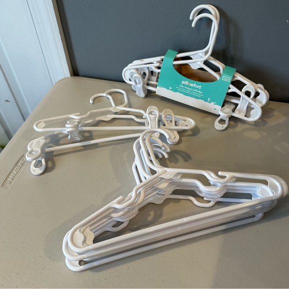 Pillowfort Kids' White 10 Hangers & 5 Hangers with Clips - Picture 3 of 3